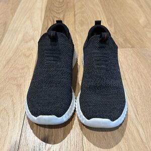 Skechers slip on sneaker, boys 1.5